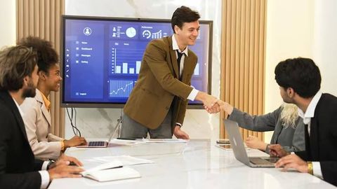 B2B Leads Pipeline Overview: Exploring Lead Management and Conversion